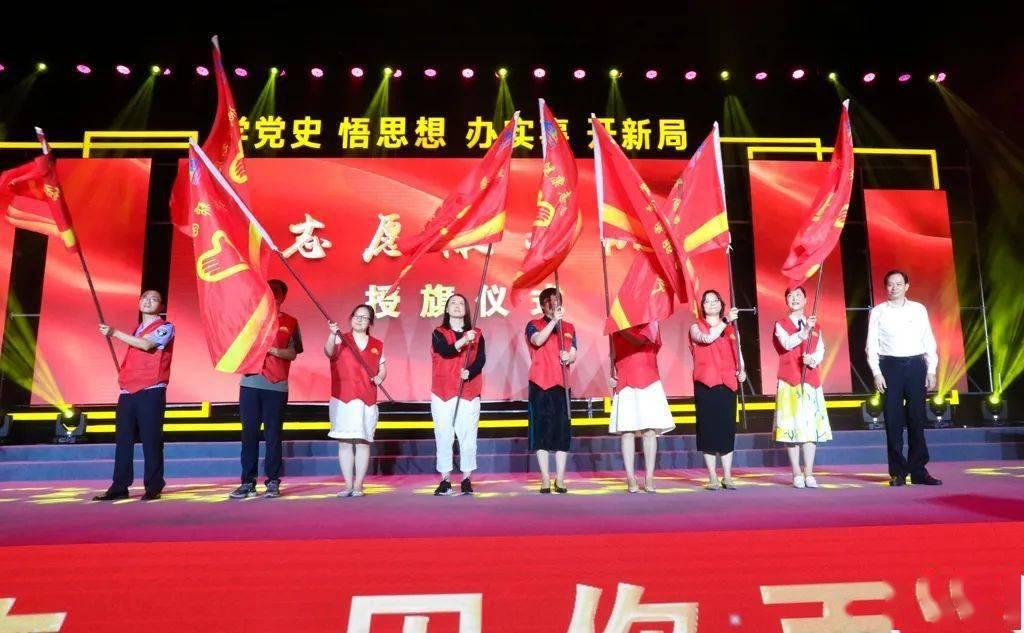 百年老站花式迎客，哈尔滨把交响乐搬进火车站